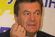 Янукович угрожает навести порядок