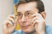 Луценко отправил Януковича на пенсию