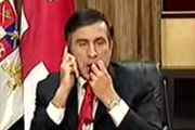 Нервы ни к черту! Саакашвили пожирает галстук /ВИДЕО/