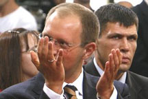 Яценюк предложил Ющенко и Тимошенко раскурить трубку мира