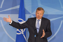 Генсек НАТО похвалил украинских депутатов за мордобой в Раде