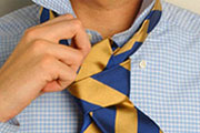 Как завязать галстук – смотри и учись!