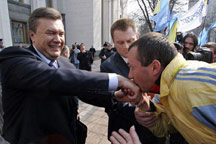 Янукович призывает своих сторонников прибыть на Майдан!