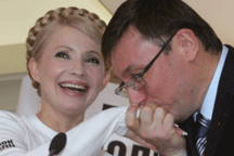 Тимошенко усадила Луценко обратно в кресло министра
