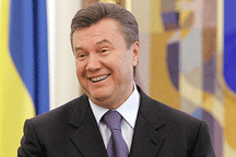 У Януковича в президентской гонке аж пятки сверкают /опрос/