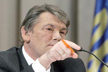 Ющенко напомнил чиновникам, что они в гнилой системе