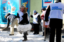 2,5 тысячи киевлян убрали Шевченковский район от снега и льда