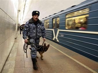 Взрывы в московском метро: террористку выдал багаж?