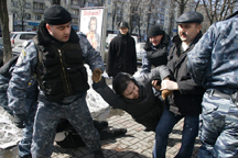 Во Львове милиция избила противников приезда Януковича?!
