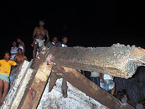 Под обломками многоквартирного дома погибли 14 человек
