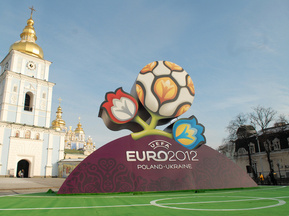 Поляки не верят, что Евро-2012 примут четыре украинских города