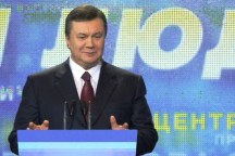 Янукович пообещал изменить Конституцию