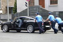 Бютовец на Bentley устроил ДТП в центре Киева!