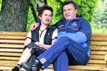 У Януковича на очереди Давос, а затем Польша. Как обычно, без жены…