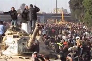 Бомбы, камни, бутылки с зажигательной смесью: жестокая борьба за площадь Тахрир