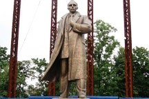 Колесниченко инициировал расследование выделения бюджетных денег на памятник Бандере