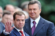 Янукович и Медведев перенесли сенсацию на июнь