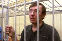 Луценко снова отвезли в суд