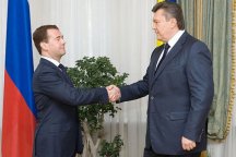Стало известно, о чем Янукович договорился с Медведевым