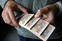 Азаров обещает шесть раз повышать зарплаты в 2012 году
