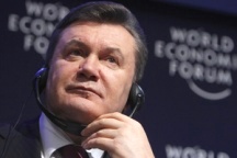 Янукович с пользой для ума покушает в Давосе