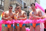 Ласковый гей: в Киеве обещают бить секс-меньшинства