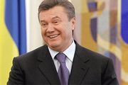 Янукович пописывает