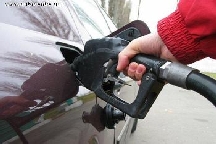 Высокие цены на бензин в Украине рисуются компаниями "с потолка"