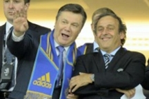 Янукович поздравил украинскую сборную с яркой победой