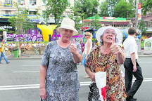 Фан-бабушки: Как жители столицы поддерживают нашу сборную на Евро