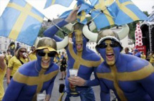 Евро-2012: В столице шведским болельщикам раздали мини-буклеты
