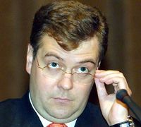 Медведев хочет ввести единую валюту для трех стран