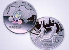 Серию памятных монет к Евро-2012 представили на международной московской выставке