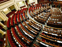 В украинском парламенте должно быть четыре миллионера, а не 375