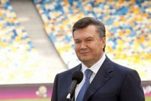 Янукович щедро наградил Суркиса, Блохина и Шевченко
