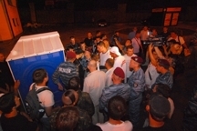 Протестующие выстояли третью ночь под Украинским домом