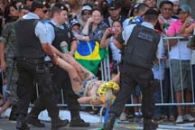Украинки из FEMEN сорвали открытие парада в Бразилии