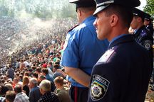 Украинских милиционеров посадили под колпак