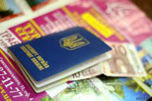 С сегодняшнего дня украинцам не надо платить за визы в Польшу