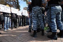 Столичная милиция избила активистов за листовки против "регионала"