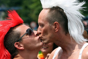 Гомосексуалисты объединили Украину