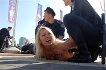 Янукович два месяца выдумывал кару для FEMEN