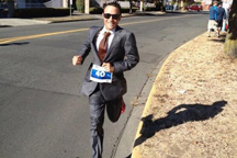 Как был побит марафонский рекорд по бегу в деловом костюме