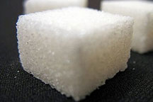 По словам эксперта, мешок сахара в Украине можно купить за 300 гривен