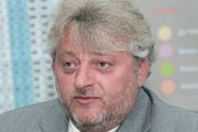 Кандидат по округу № 82 Драников играет с оппонентами в «десять негритят»?