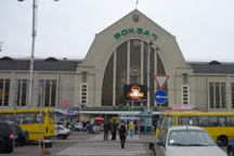 C ж/д вокзала Киева эвакуируют людей из-за угрозы взрыва