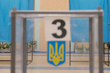 Выборы 2012: на Одесщине избили главу избиркома и заблокировали двери избирательных участков