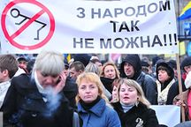 Люди выйдут на площади и свергнут Януковича и Кабмин – эксперт