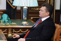 Янукович вчера уволил 12 чиновников