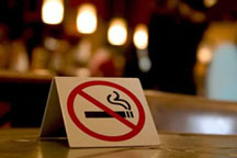 В Украине впервые выписан штраф за курение в кафе